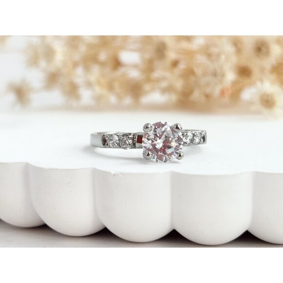 Silver Toned Round Cut Cubic Zirconia Gemstone Vintage Ring - sz 10.75 - Picture 7 of 10